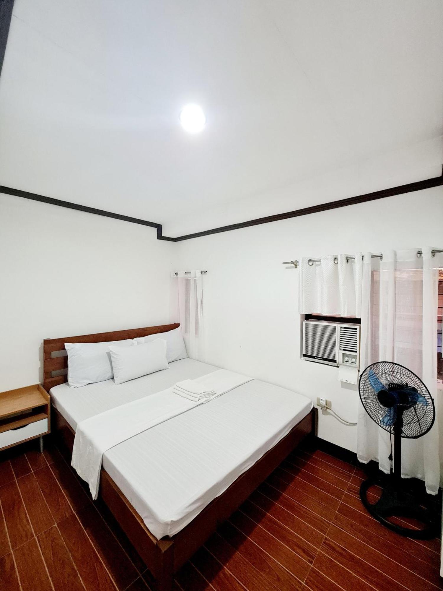 Calapan City Fully Furnished House Transient Near Xentromall L39 Ngoại thất bức ảnh