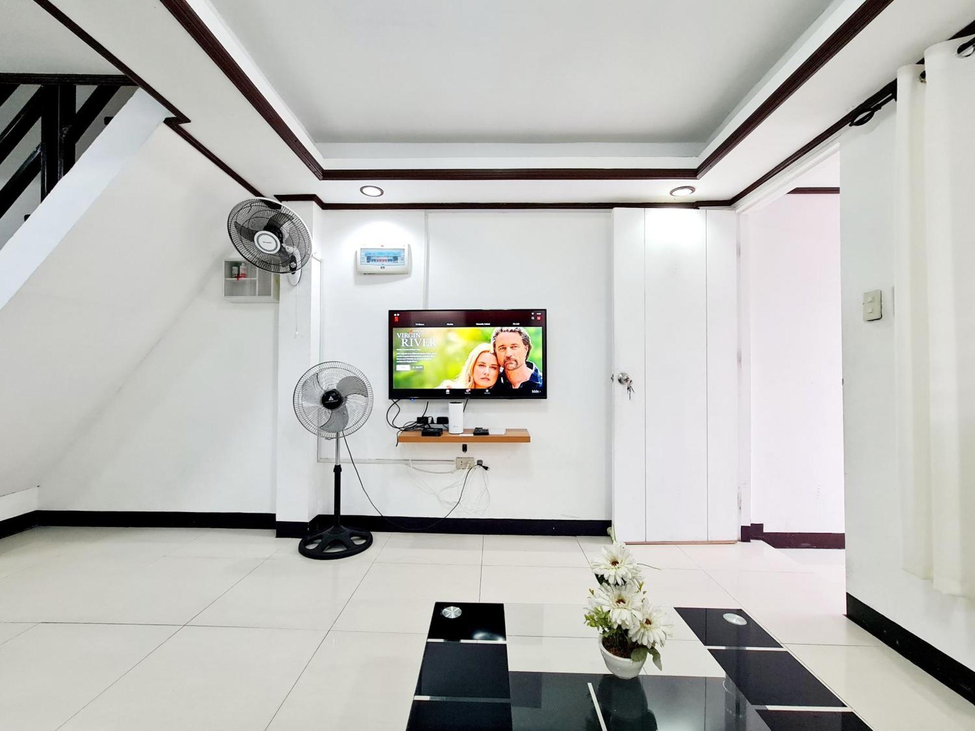 Calapan City Fully Furnished House Transient Near Xentromall L39 Ngoại thất bức ảnh